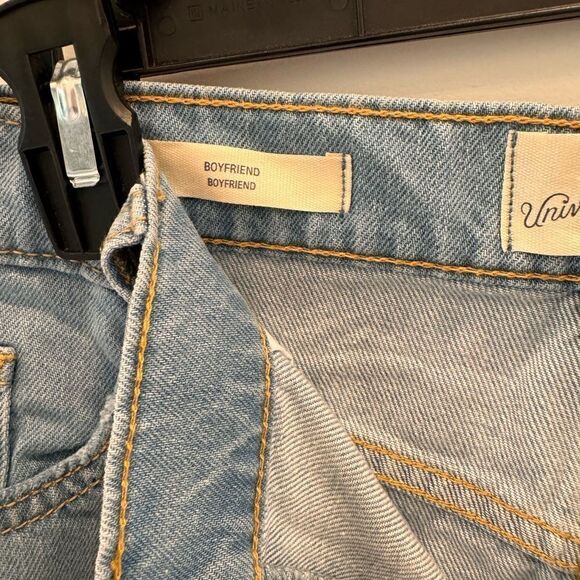 NEW Universal Thread™ Light Wash Women's Mid-Rise Boyfriend Jeans - Picture 4 of 11